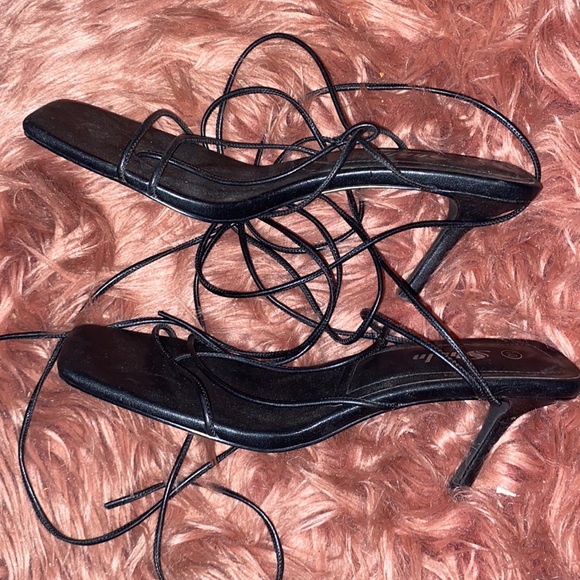 Strap up Flattering Heels - Picture 2 of 2